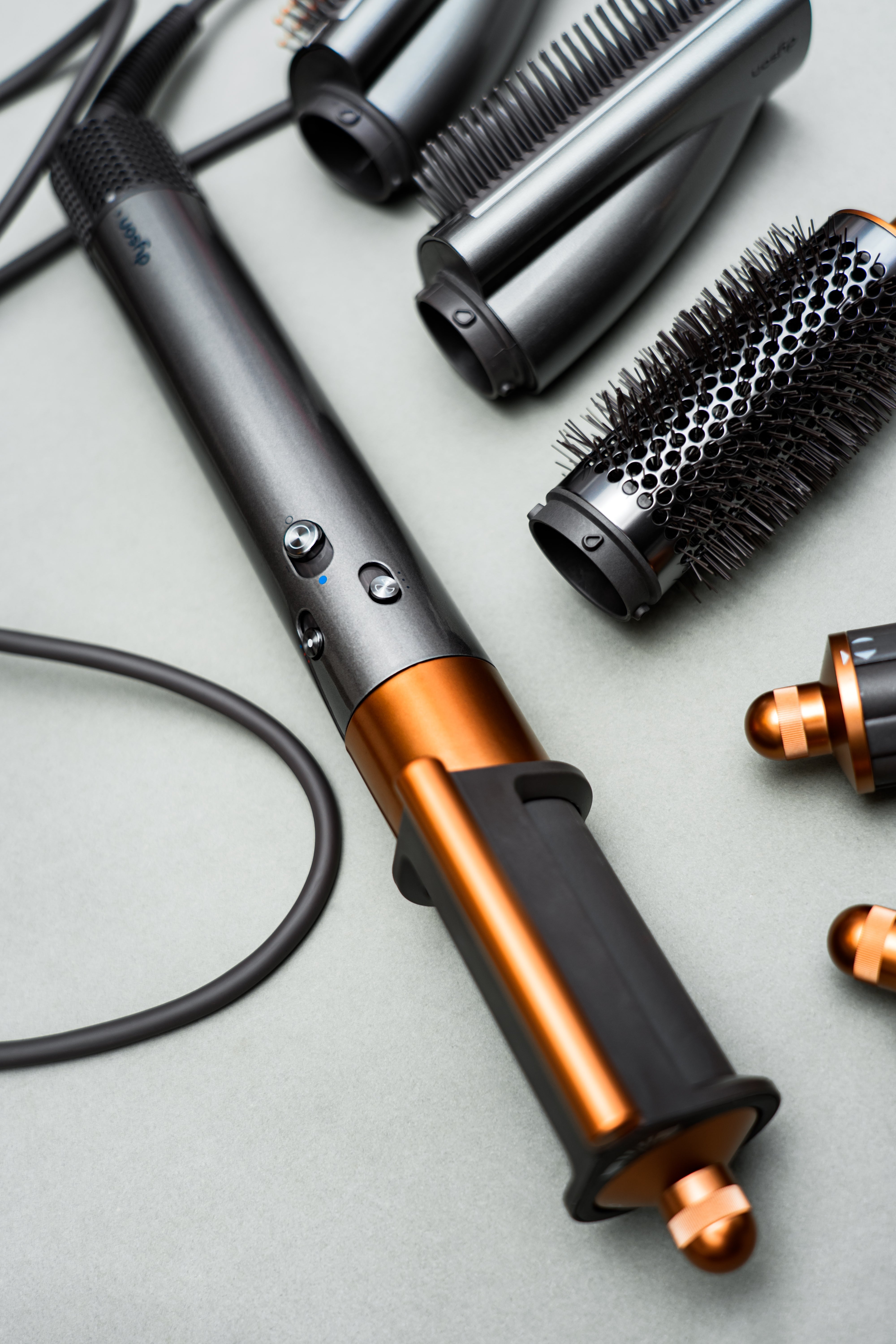 Dyson Airwrap®* base – Flyaways